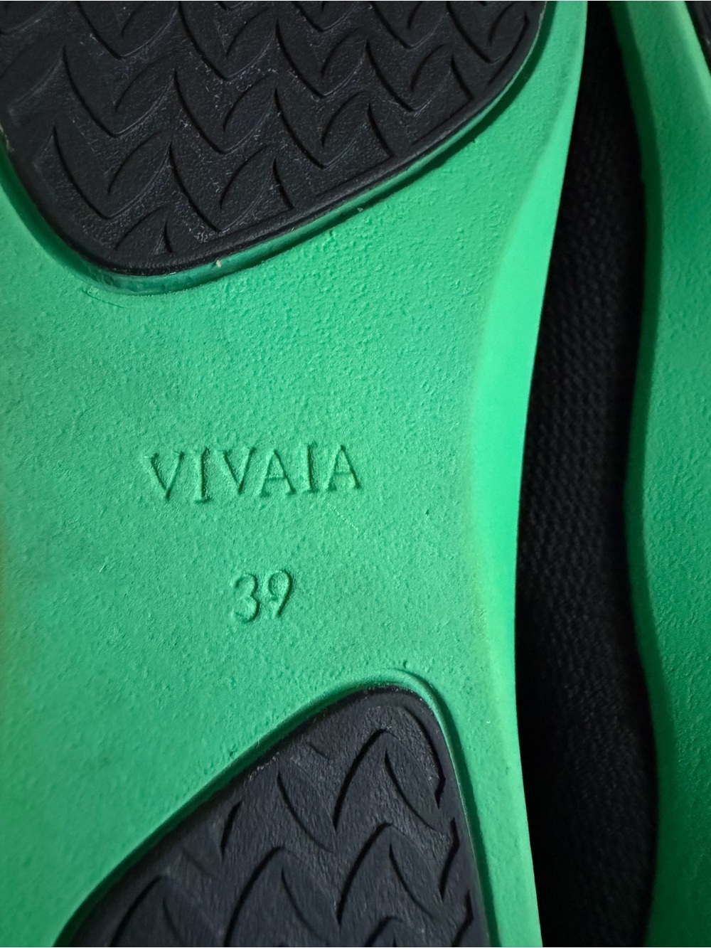 Vivaia Aria Walker flats women’s black knit upper green sole size 8.5 - Picture 7 of 7